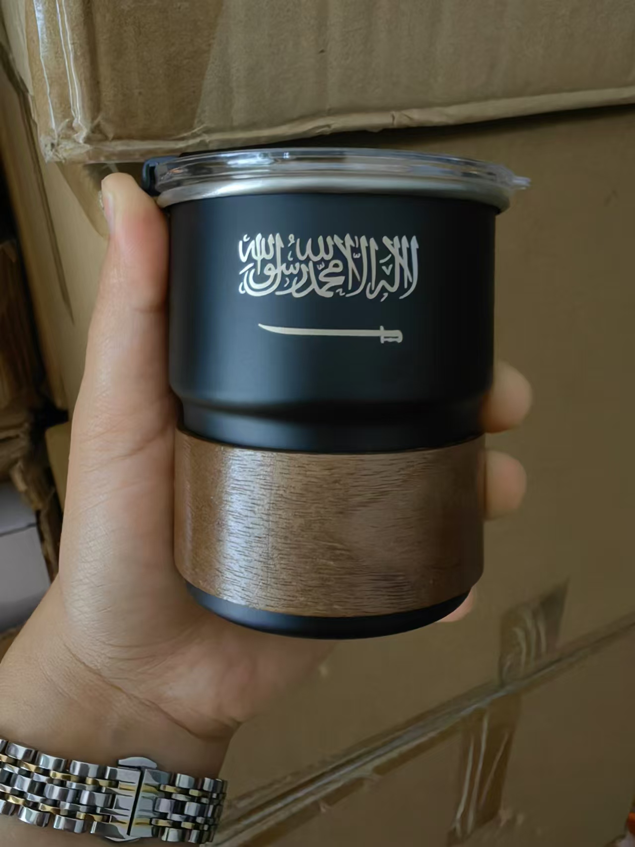 Coffee Equipment Logo - ธงซาอุดีอาระเบียโลโก้ถ้วยสแตนเลสแก้วเบียร์พร้อมฝาปิดไม้ 300ml Outdoor Camping แก้วกาแฟ